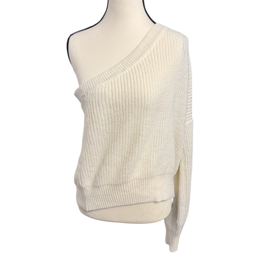 LIONESS ONE SLEEVED SWEATER
